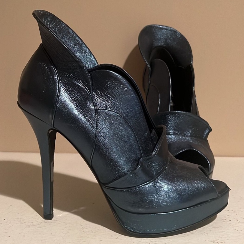 Jerome C. Rousseau Metallic Grey Purple Women's Peep-Toe Shoe 38 1/2